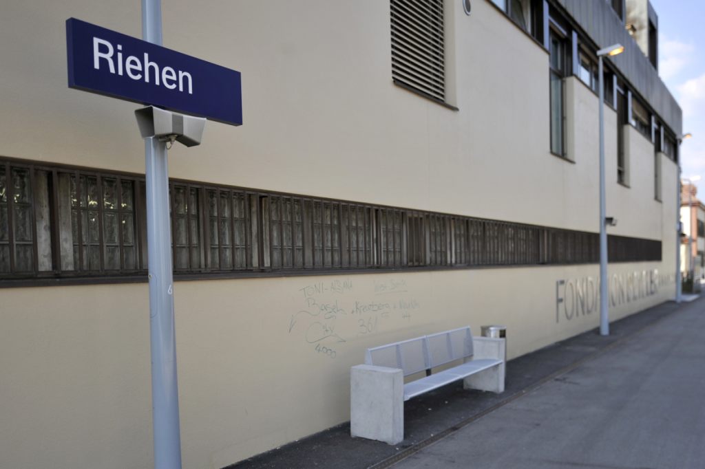 Wegen Bahnsperre verkehren Ersatzbusse durch Riehen