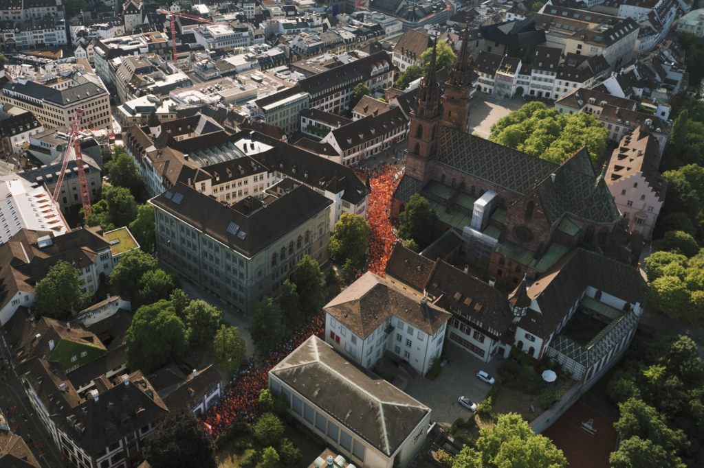 10’000 Oranje-Fans färben Basel orange