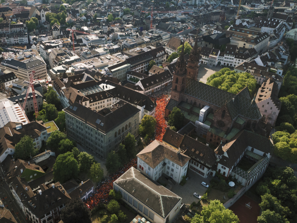 10’000 Oranje-Fans färben Basel orange
