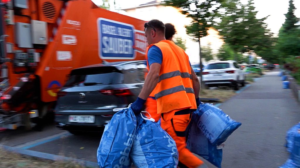 Bevor die Sonne brennt: Frühmorgens auf Achse mit der Kehrichtabfuhr