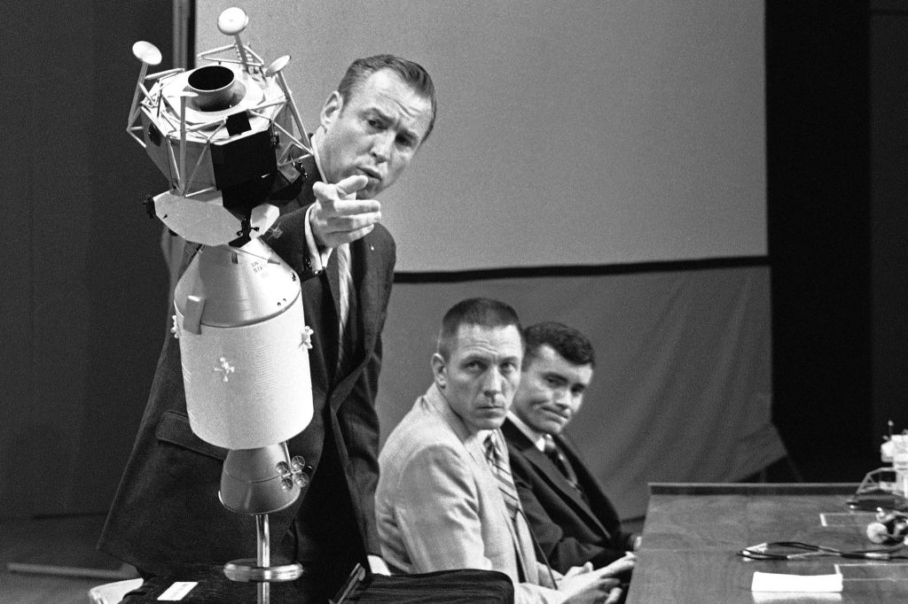 Der Kommandant der Apollo 13-Mission stirbt im Alter von 97 Jahren