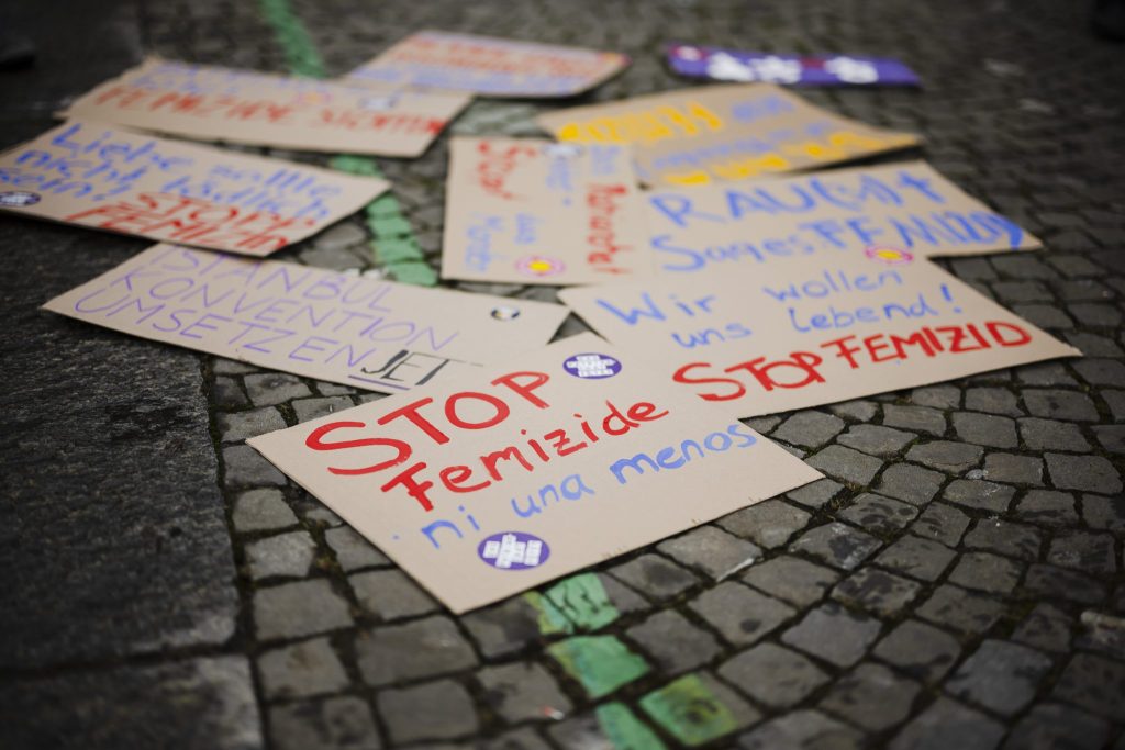 Rekordhoch an Femiziden: SP plant Initiative zum Schutz von Frauen