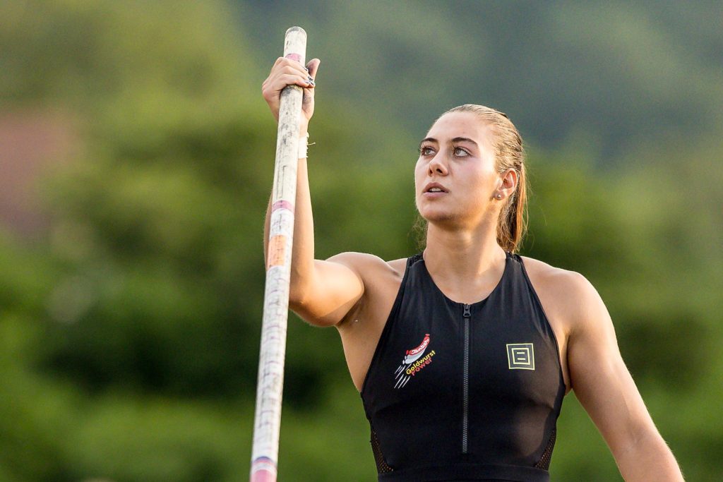 Lea Bachmann springt persönliche Bestleistung in Düsseldorf
