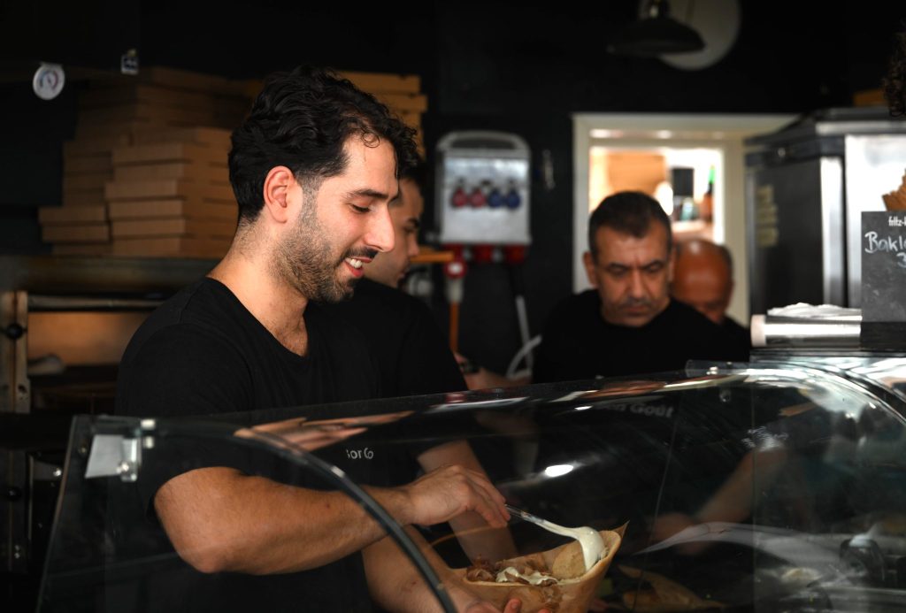 Döner mit Gemütlichkeit: Nach einem Jahr kennt Bon Goût das 4057 und umgekehrt