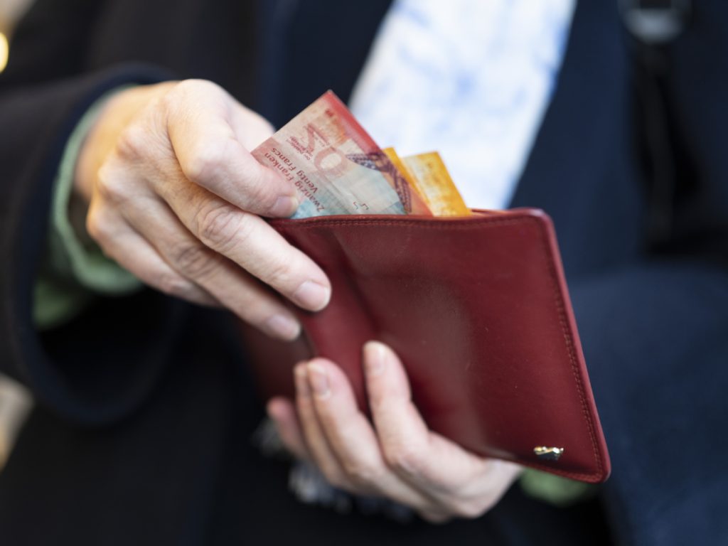 Baselbiet stimmt über Ergänzungsleistungen und Naubrücke ab