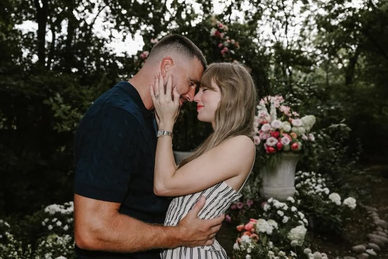 Superstars Taylor Swift und Travis Kelce haben sich verlobt