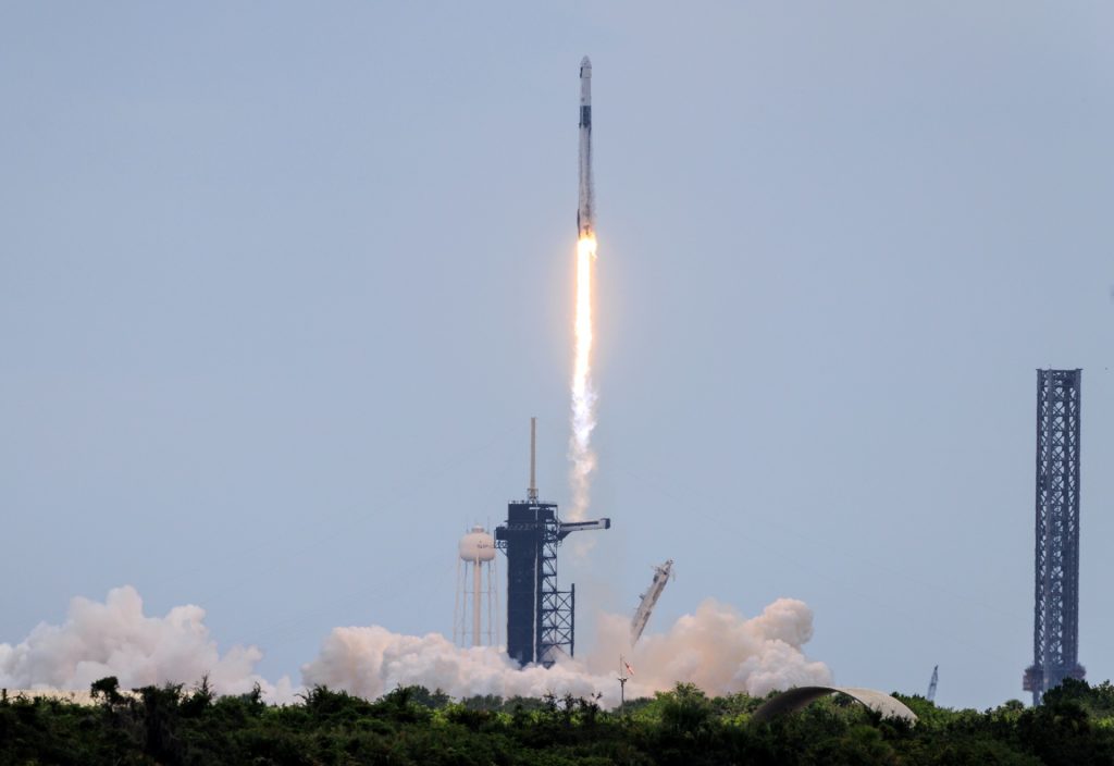 Vier Raumfahrer erfolgreich an der ISS angekommen