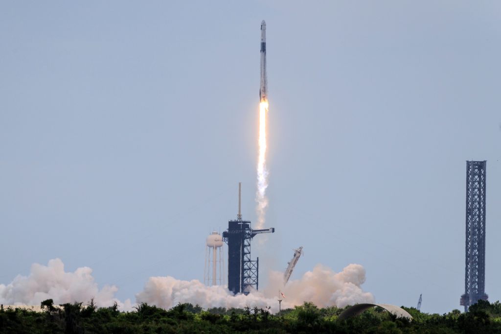 Vier Raumfahrer erfolgreich an der ISS angekommen