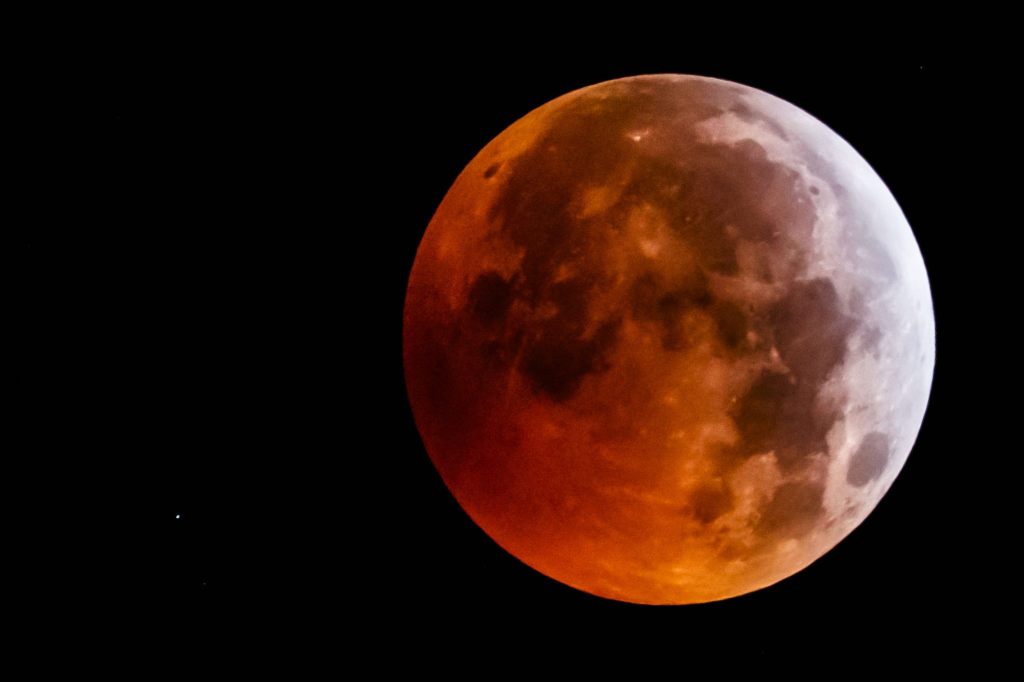 Totale Mondfinsternis am Sonntag: Alles, was du dazu wissen musst