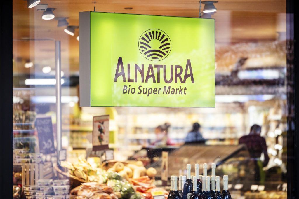 Migros übergibt 10 Alnatura-Filialen an Müller