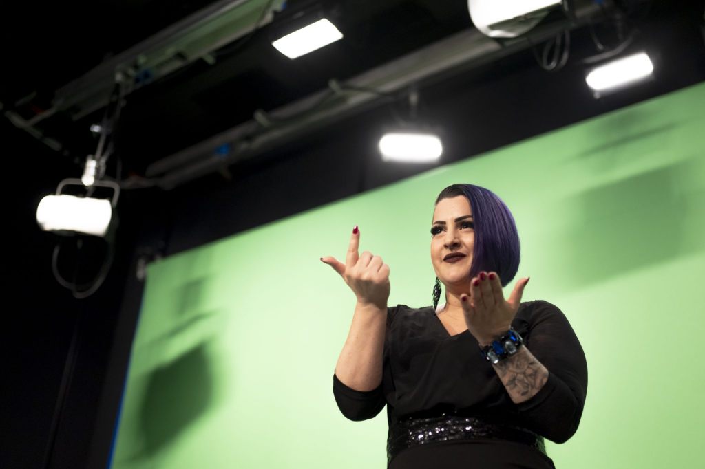 Zum Tag der Gebärdensprache: So bestellst du Kaffee bei Gehörlosen