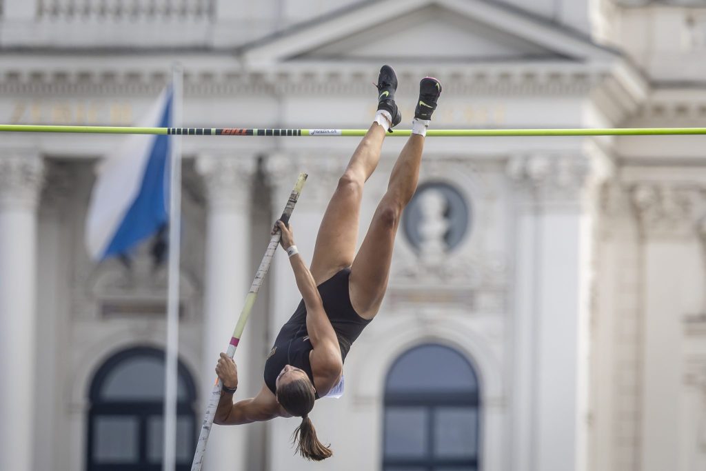 Zwei Stabhochspringerinnen, ein Ziel: die WM in Tokio