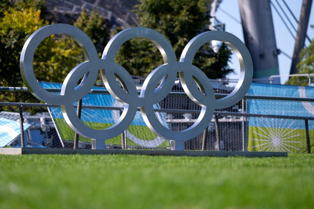 Russische und Belarussische Sportler:innen treten unter neutraler Flagge an