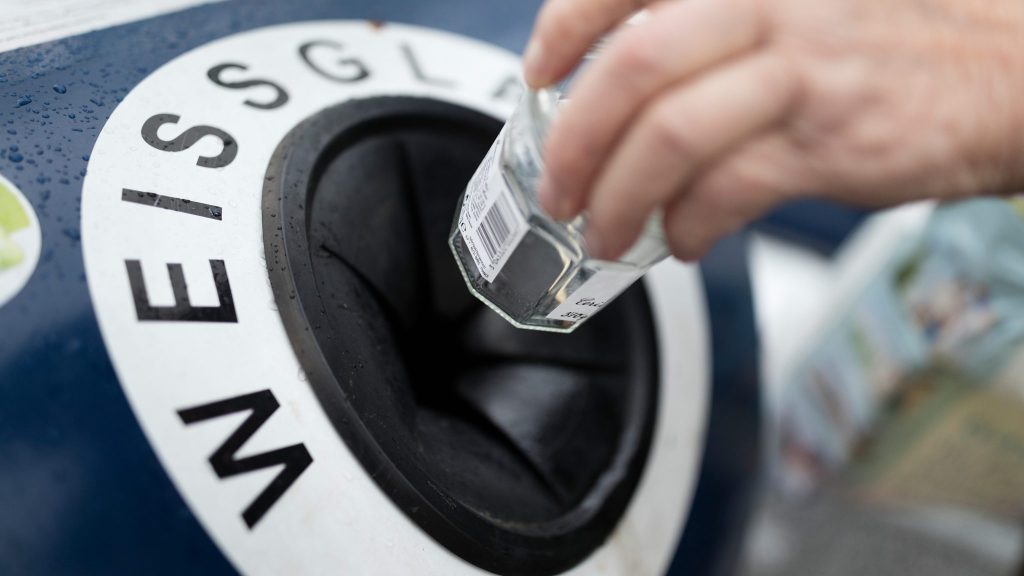 Ständerat will Glas-Recycling in der Schweiz stärken