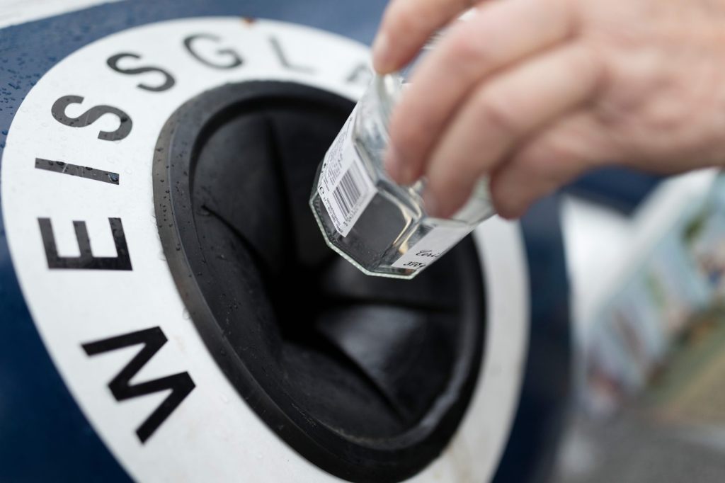 Ständerat will Glas-Recycling in der Schweiz stärken