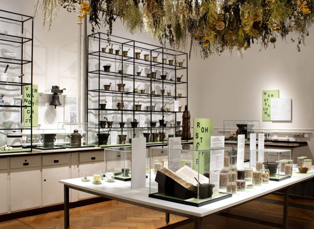 Eine Sonderausstellung gewährt Einblicke in die Geschichte des Pharmaziemuseums