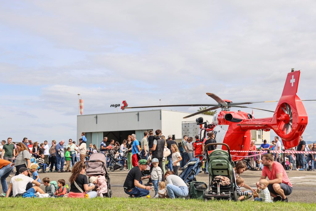 12’500 Besucher strömen an Tag der offenen Tür der Rega