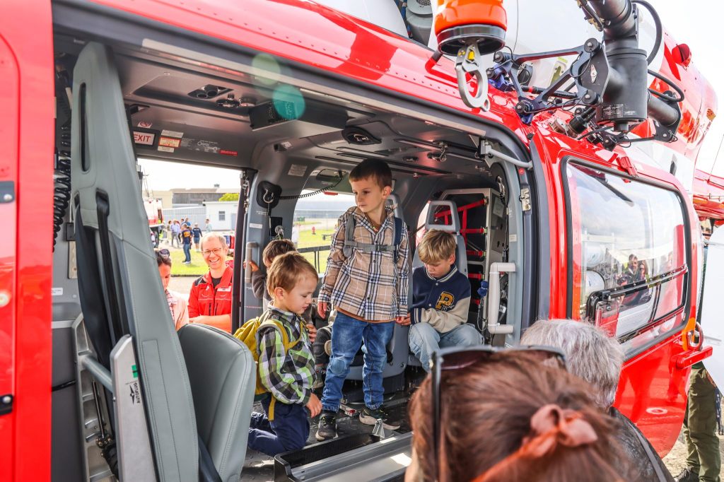 12’500 Besucher strömen an Tag der offenen Tür der Rega