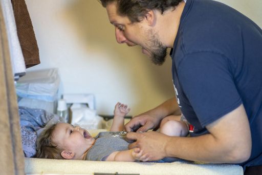 Parlament spricht sich knapp für Elternzeit-Motion aus