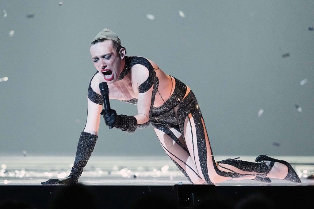 Nemo versteigert sein Basler ESC-Kostüm für einen guten Zweck