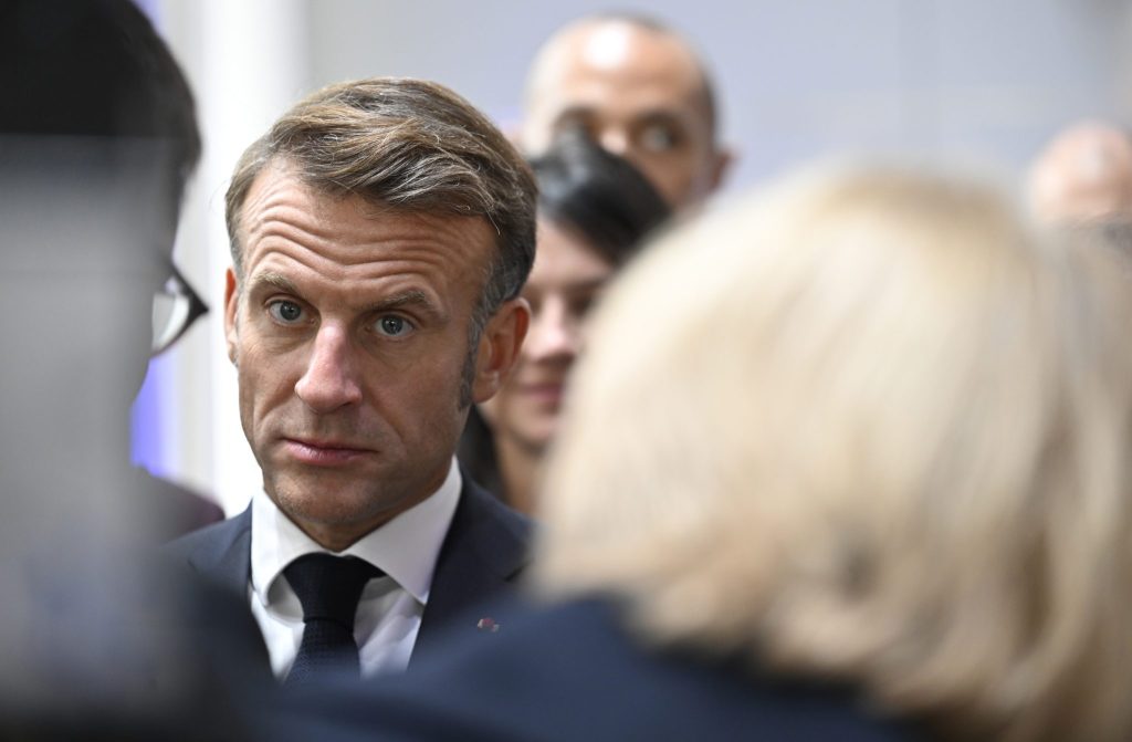 Präsident Macron in Regierungskrise immer mehr unter Druck