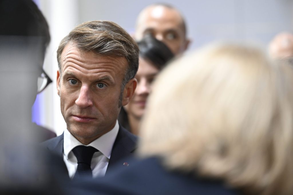 Präsident Macron in Regierungskrise immer mehr unter Druck