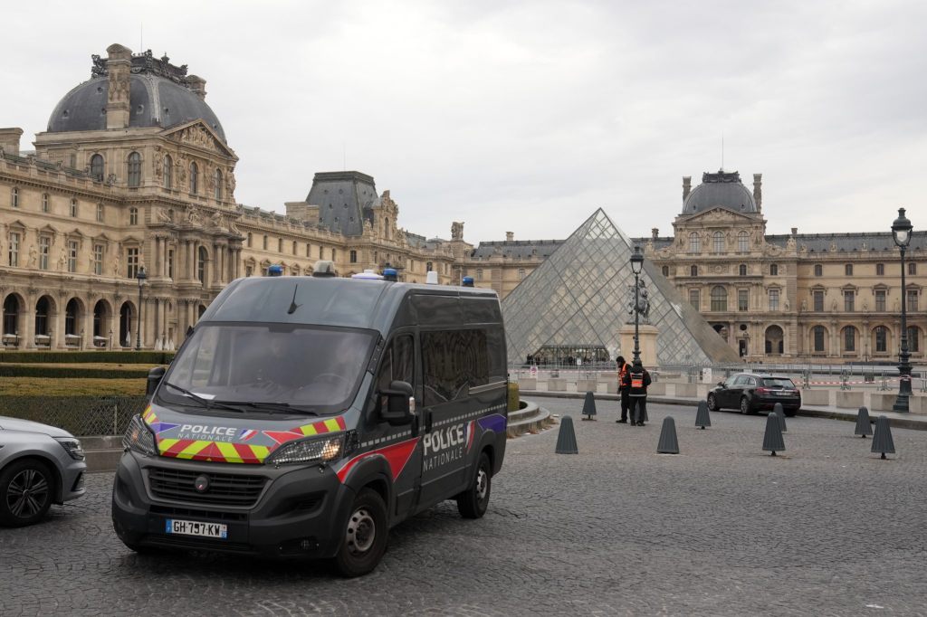 Louvre-Einbrecher benötigten nur vier Minuten für Beutezug