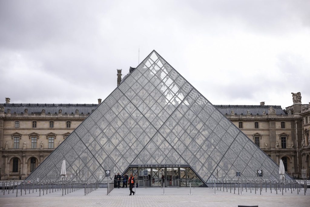 Louvre-Diebstahl löst Kritik an Sicherheitslücken aus