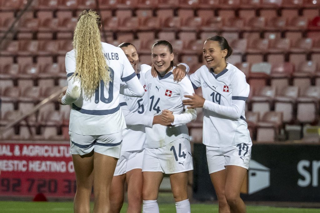 Effiziente Schweizerinnen siegen auswärts gegen Schottland
