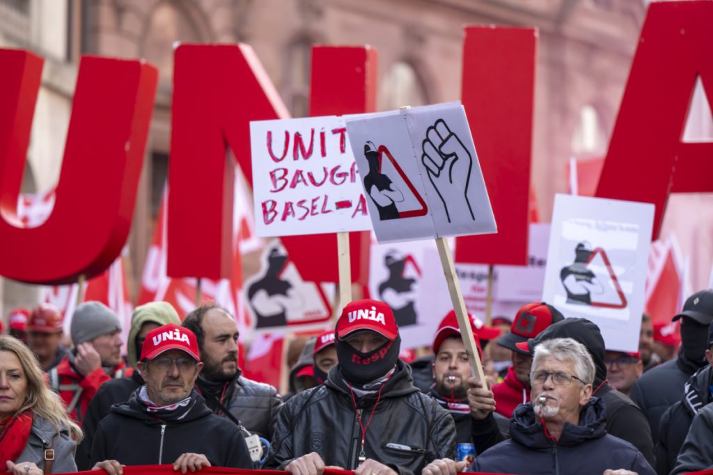 Knapp 1000 Bauarbeiter gingen in Basel auf die Strasse