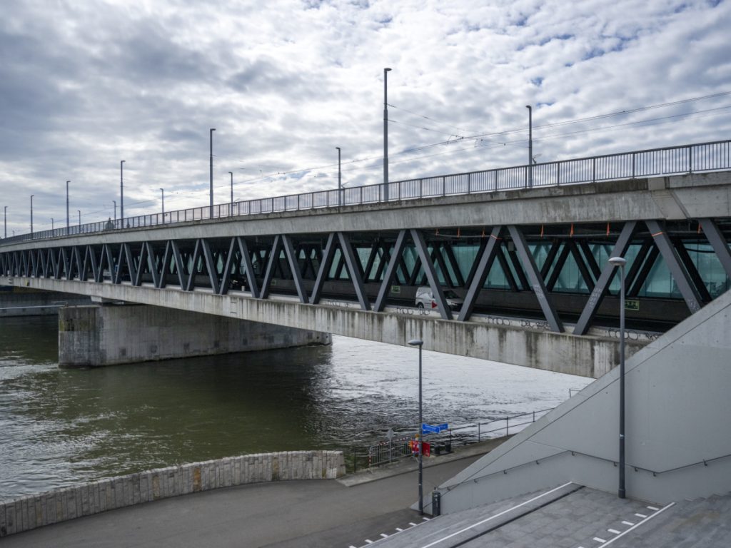 Weitere Arbeiten wegen Bauschäden an Dreirosenbrücke in Basel nötig