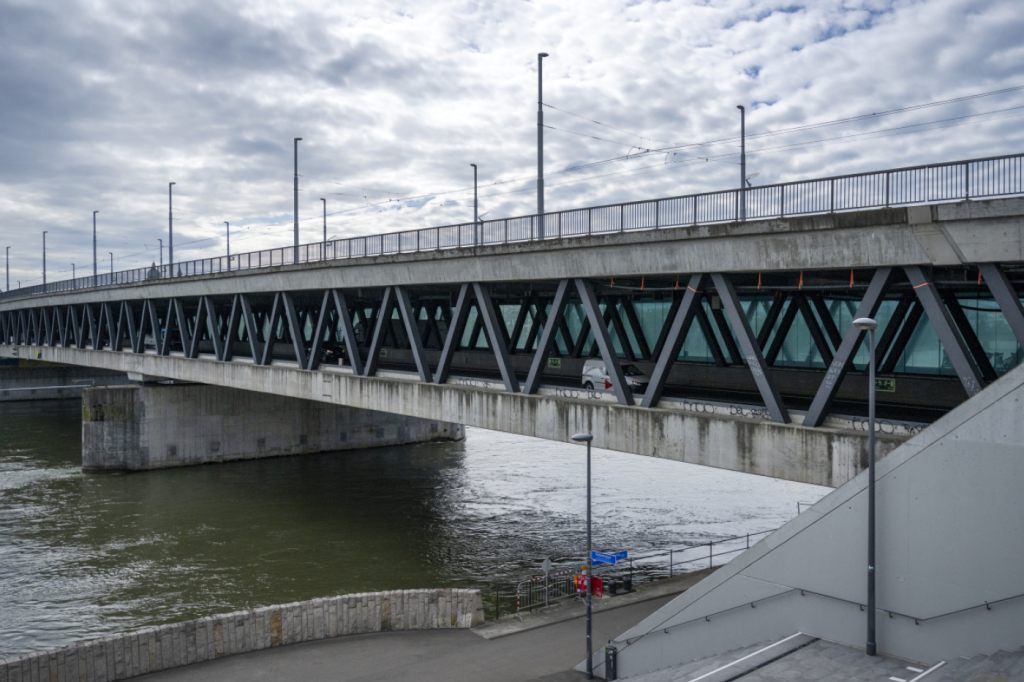 Weitere Arbeiten wegen Bauschäden an Dreirosenbrücke in Basel nötig