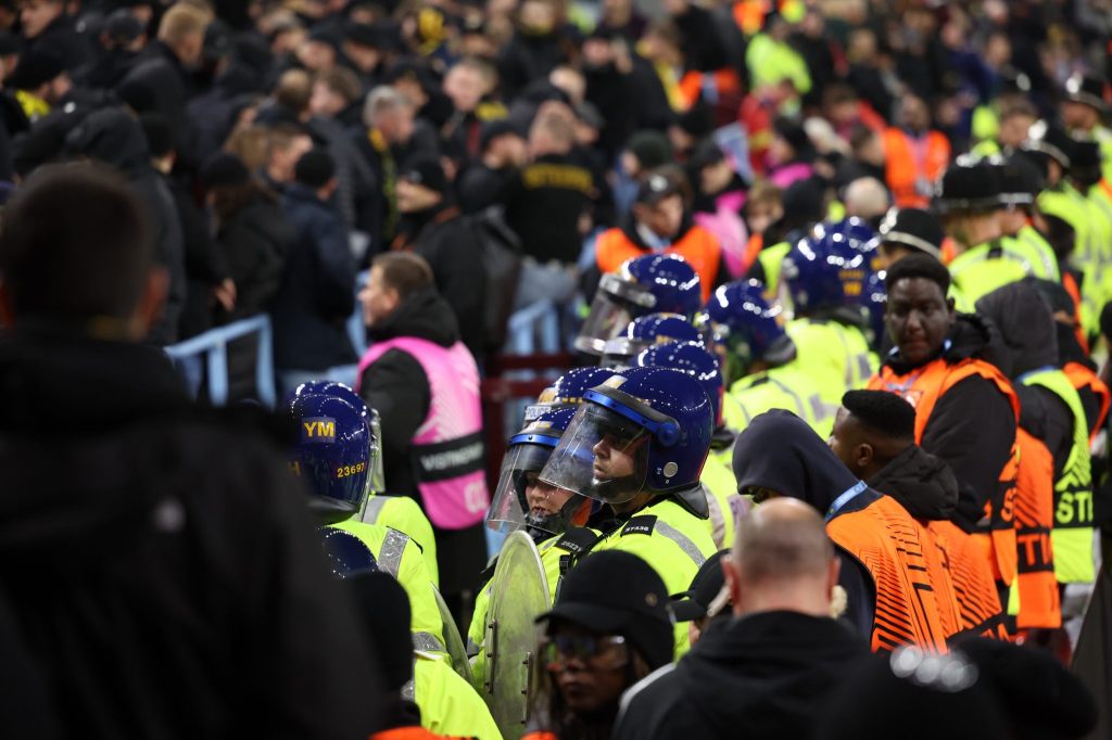 Fanscharmützel in London: YBs Endspurt gegen Aston Villa kommt zu spät