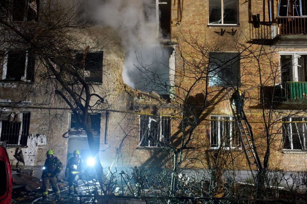 Neue Luftangriffe – Einschläge in Wohnhäusern