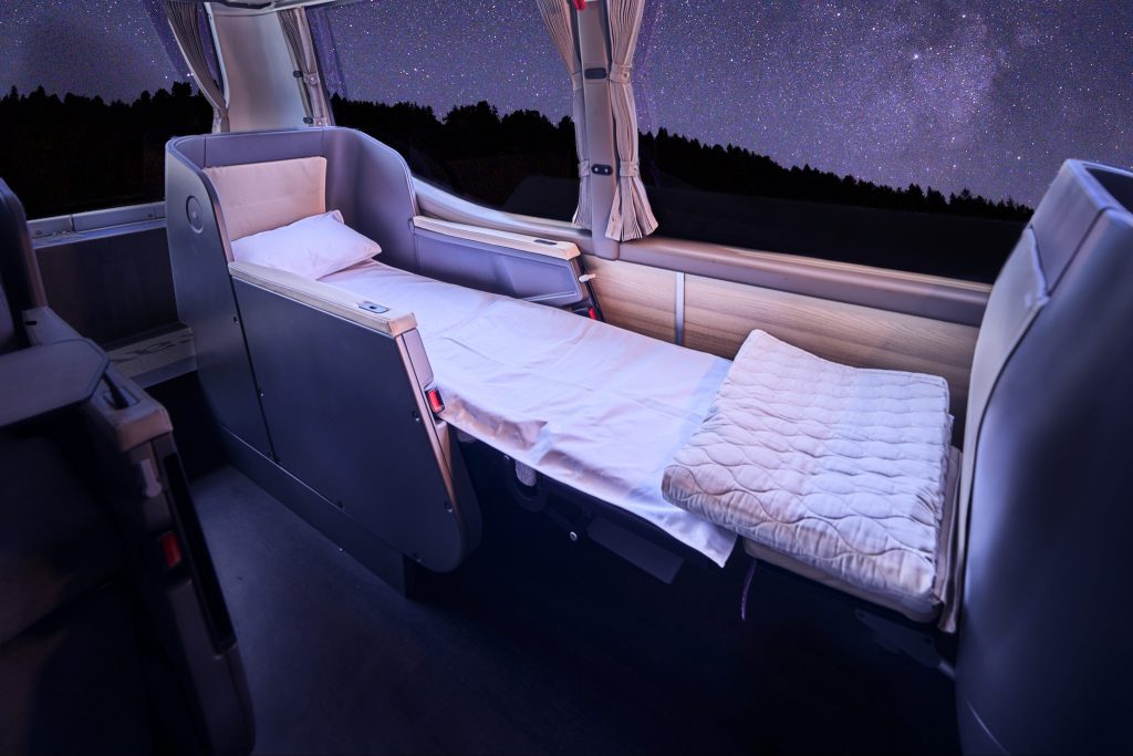 Neuer Luxus-Nachtbus macht Halt in Basel