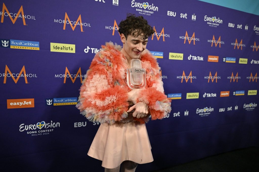 Uneinigkeit über Teilnahme Israels: Nemo gibt den ESC-Pokal zurück