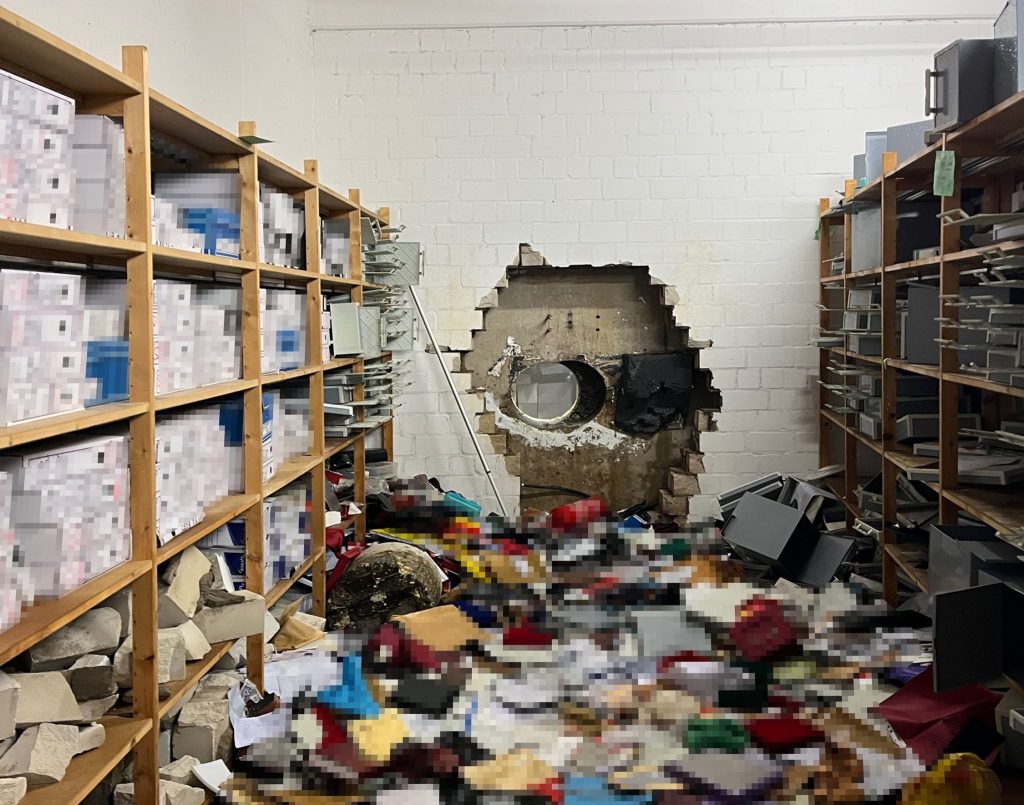 Bankräuber erbeuten bei deutscher Sparkasse rund 30 Millionen Euro