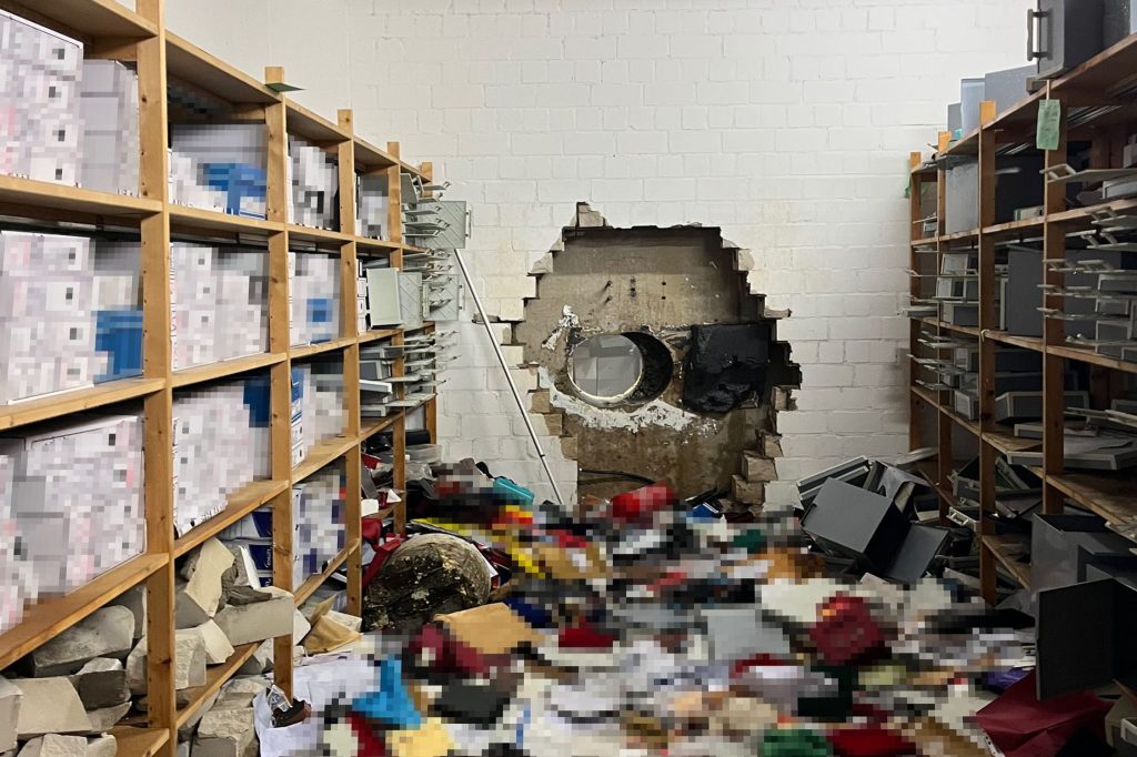 Bankräuber erbeuten bei deutscher Sparkasse rund 30 Millionen Euro