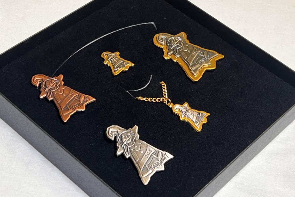 Basler Fasnachts-Plakette 2026 rückt den Nachwuchs ins Zentrum