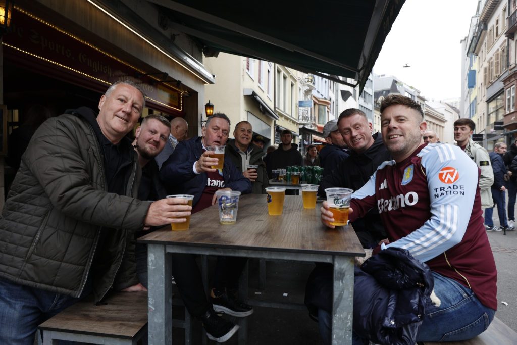 Aston-Villa-Fans voller Vorfreude auf das Spiel in Basel