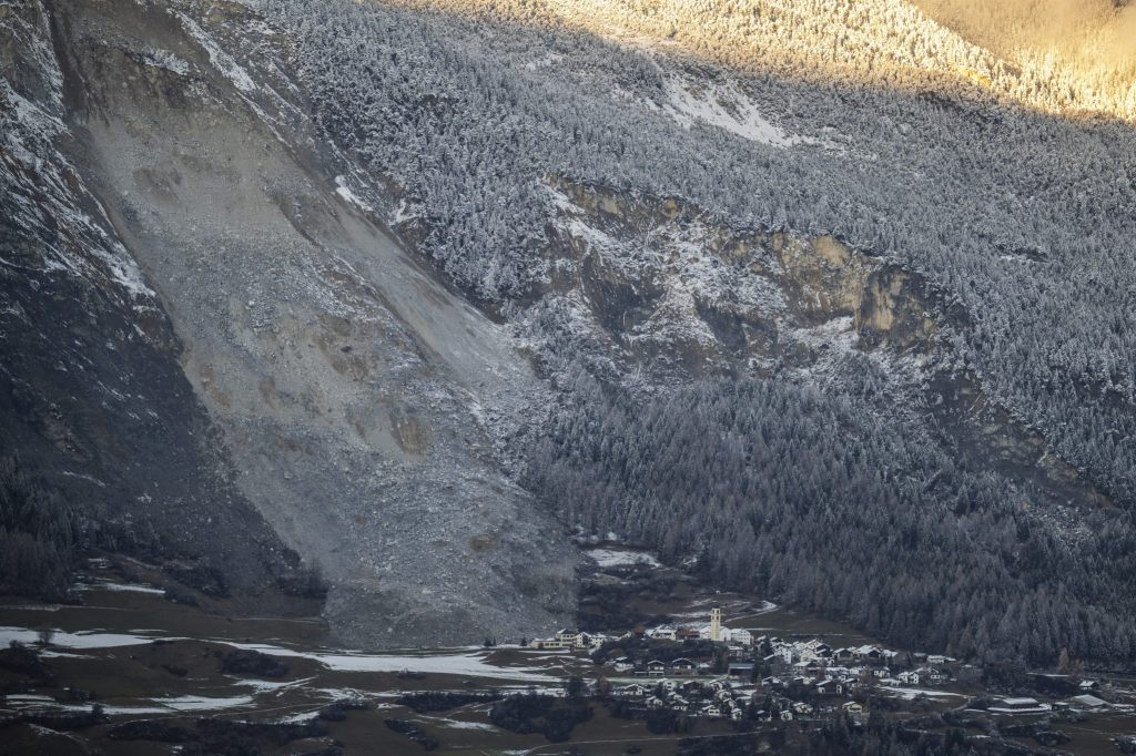 Das Bergdorf Brienz darf nach dem Felssturz wieder betreten werden