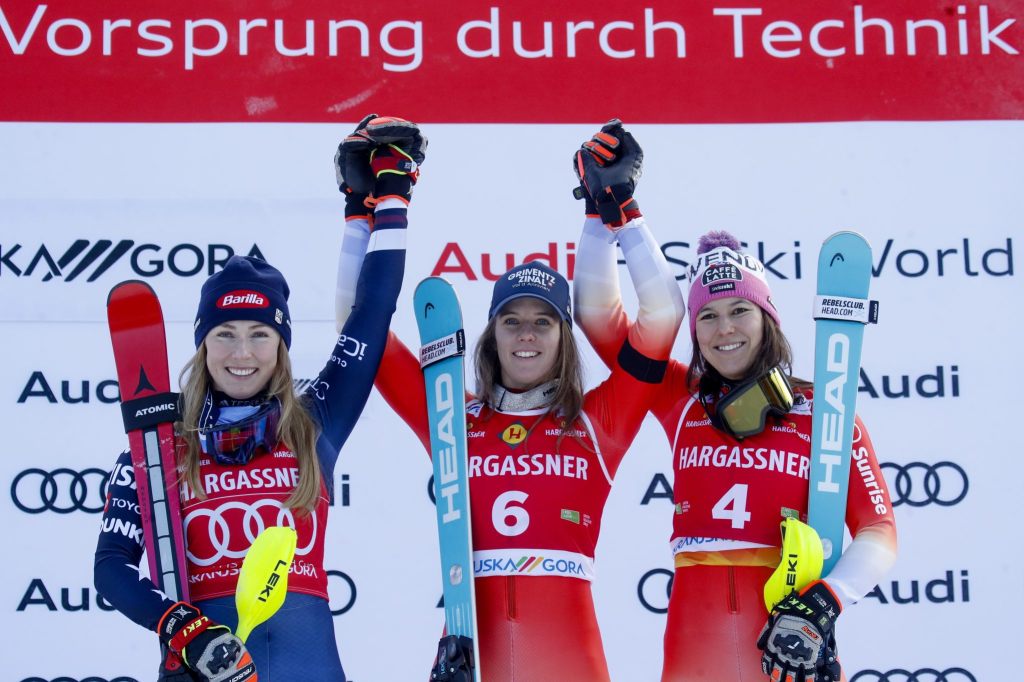Rast fährt sich auf den 1. Podestplatz – gefolgt von Shiffrin und Holdener