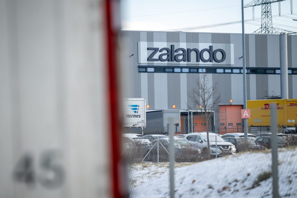 Zalando schliesst Logistikzentrum mit 2700 Mitarbeitenden