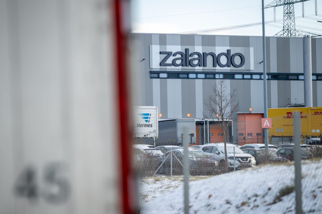 Zalando schliesst Logistikzentrum mit 2700 Mitarbeitenden