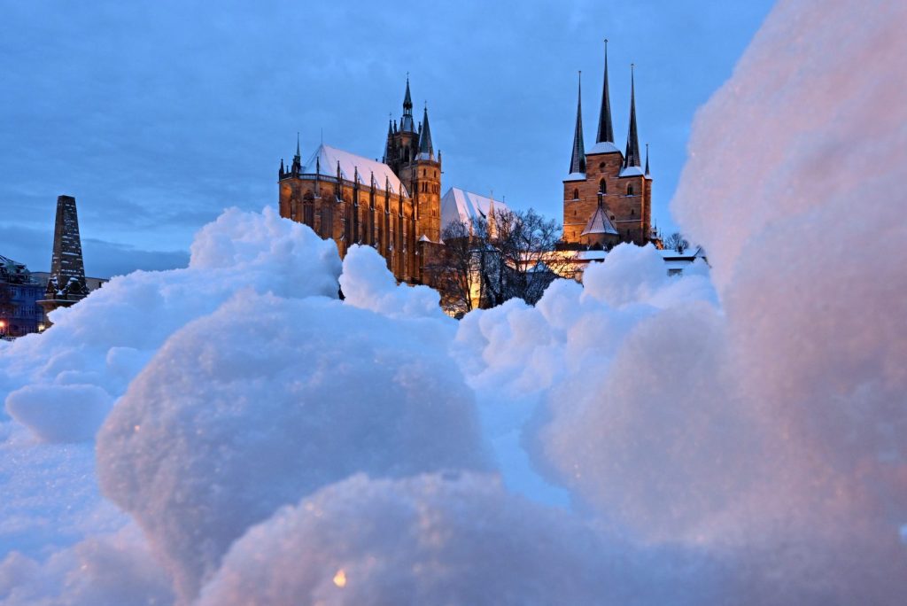 Wintersturm Elli kleidet Deutschland in ein weisses Kleid