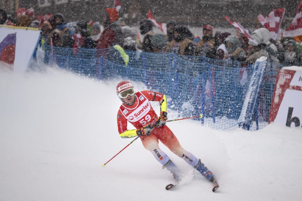 Sandro Zurbrügg gewinnt im Riesenslalom
