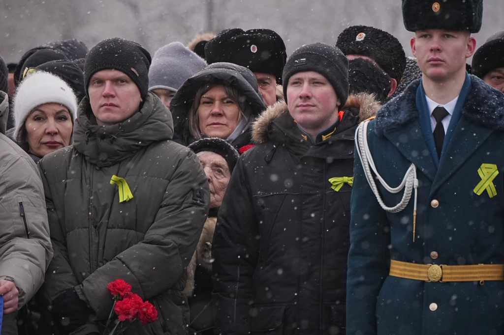 Viele Russen fühlen sich laut Umfrage von Feinden umzingelt