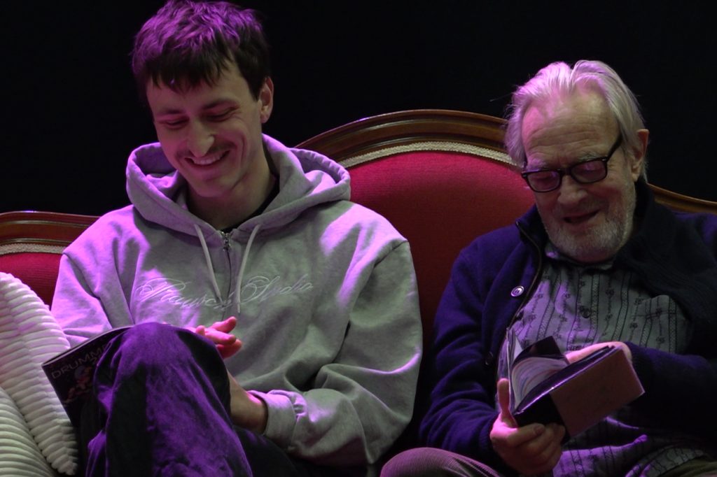 Das Drummeli nimmt die Kritik an der Vorstellungsdauer mit Humor