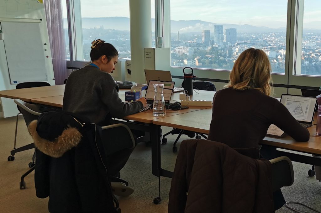 Rocheturm statt Uni: Studierende lernen hoch über Basel