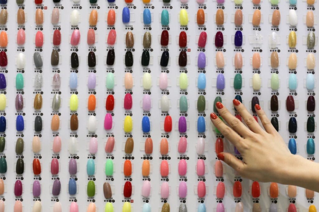 Gel-Nagellacke fallen bei Kontrolle des Basler Kantonslabors durch